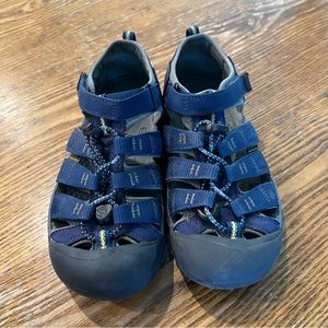 Keen Big Kids Hiking Shoe/Sandal